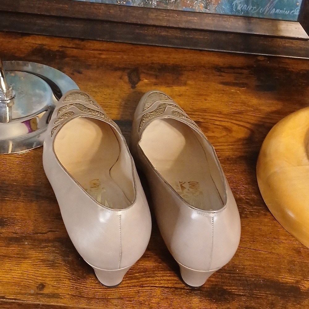 Salvatore Ferragamo Women's Beige Leather Shoes 10 AA Width - Picture 10 of 10